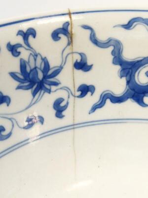 A Chinese blue and white porcelain bowl - 5