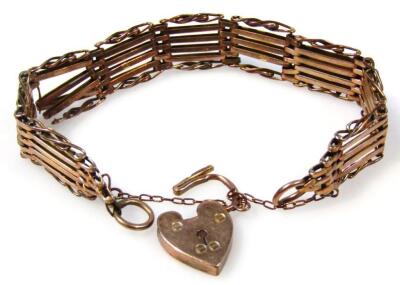A 9ct gate bracelet with heart shaped clasp