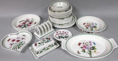 A quantity of Portmeirion Botanic Gardens dinnerware