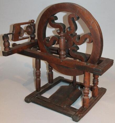 A 19thC elm and oak spinning wheel