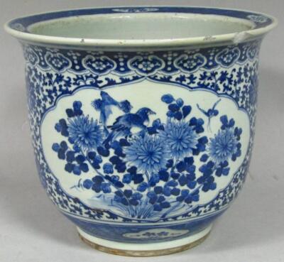 An 18thC Chinese blue and white porcelain jardiniere - 3