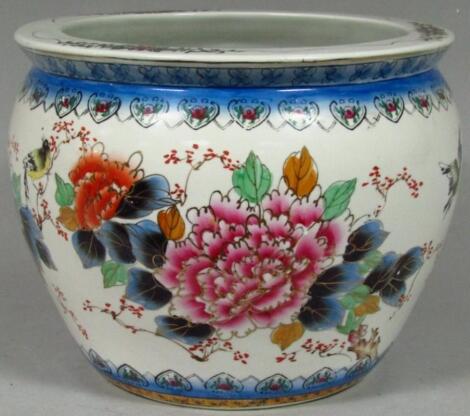 A modern Chinese porcelain fish bowl