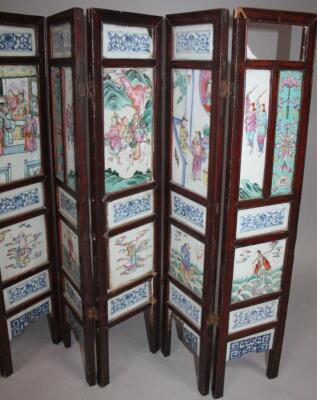 A 19thC Chinese folding low screen - 3