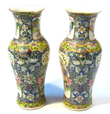 A pair of Cantonese vases - 3