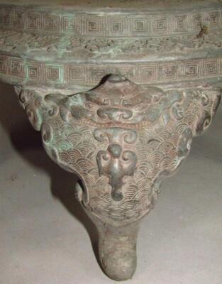 An early 19thC bronze figure group censer base - 7