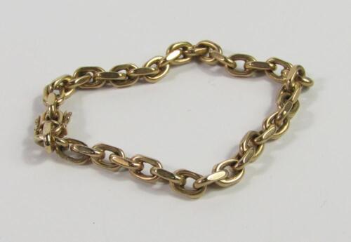 A 9ct gold cable link bracelet