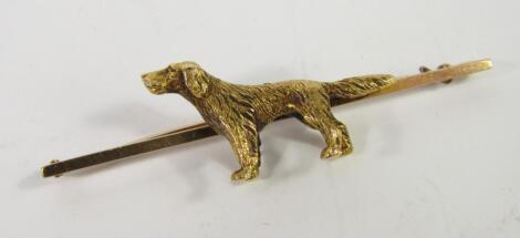 A bar brooch cast with a retriever