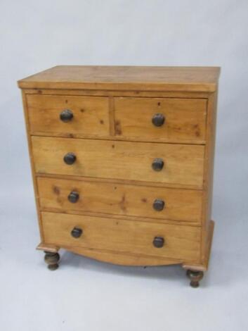 A Victorian pine chest of drawers