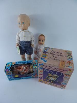 Mid 20thC land later plastic dolls and clothing