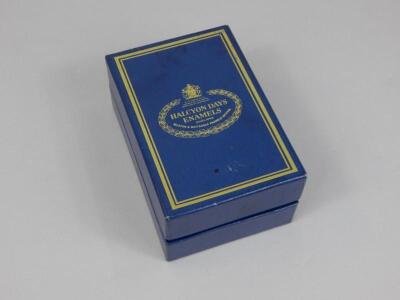 A Halcyon Days oval enamel box and cover - 3