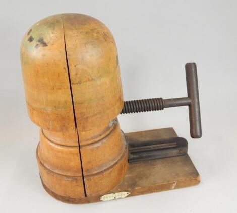 A late 19th/early 20thC adjustable hat stretcher