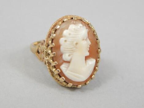 A 9ct gold dress ring