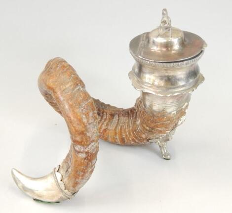 A snuff mull