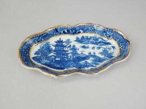 A late 18thC/early 19thC Caughley porcelain shaped dish