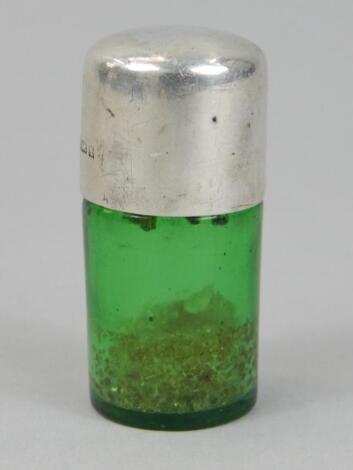 An Edwardian green glass and silver mounted smelling salts jar