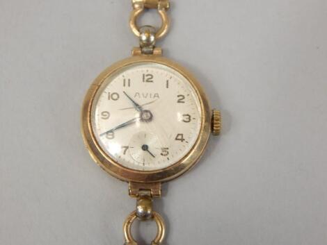 An Avia 9ct gold ladies wristwatch