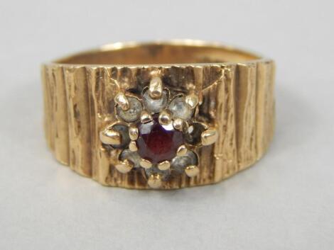 A 9ct gold dress ring