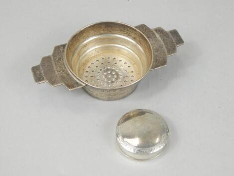 Two items of small silver