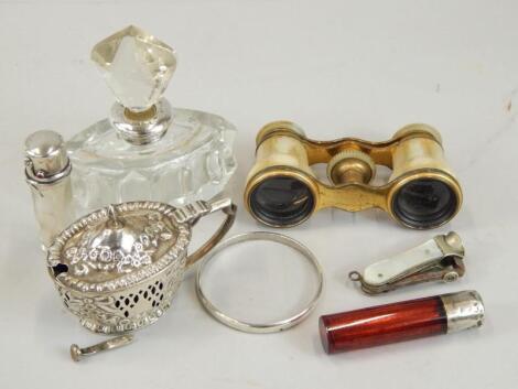 Various items of small silver and silver mounted items