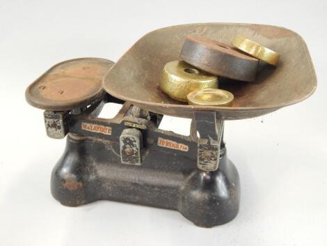 A set of enamel kitchen scales