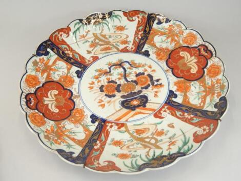 A late 19th/early 20thC Japanese Imari porcelain charger