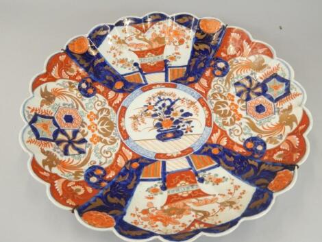 A late 19th/early 20thC Japanese Imari porcelain charger