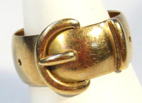 A 9ct gold buckle ring