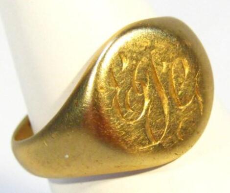 An 18ct gold signet ring