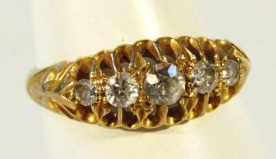 A ladies 18ct gold dress ring - 5