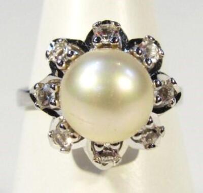 A ladies dress ring