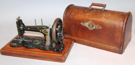 A late 19th/early 20thC cased Singer sewing machine