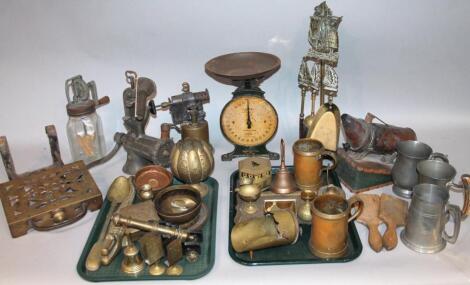 Various metalware and brassware