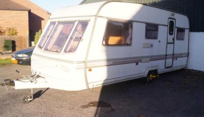 A Swift Challenger 1991/92 490/5L Caravan