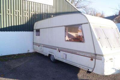 A Swift Challenger 1991/92 490/5L Caravan - 3