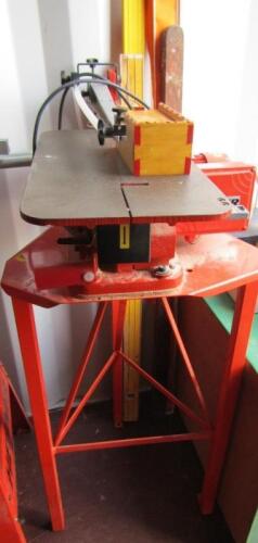 A Hegner Polycut 3 Scroll Saw