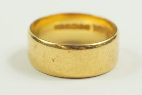 A 22ct gold wedding band