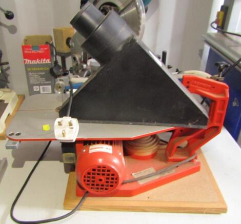 A Hegner Multi-Cut scroll saw.