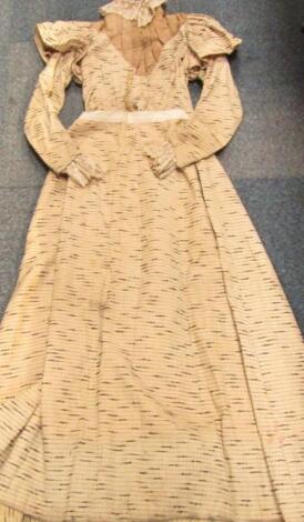 A Victorian linen two piece day dress by Ward & Barker