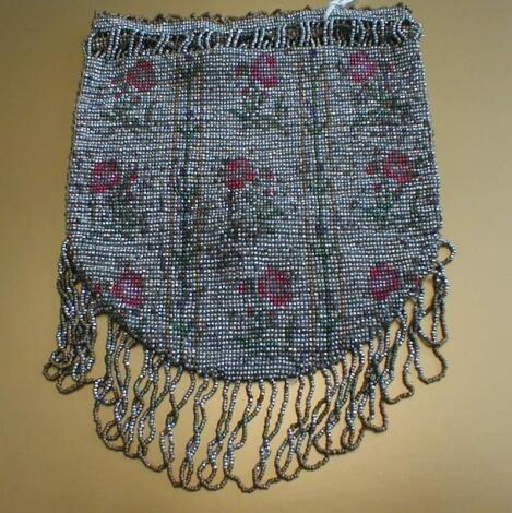 A Victorian beaded dolly bag