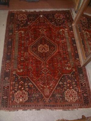 A Persian Shiraz rug 7'10 x 5'3