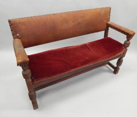 An early 20thC oak settle or bench