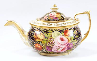 An early 19thC Spode teapot and cover - 3