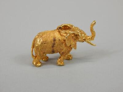 A 9ct gold elephant charm or pendant - 2