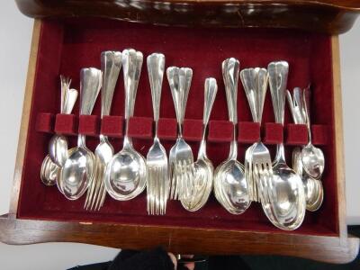 A silver Old English and Rat tail pattern canteen of cutlery - 4