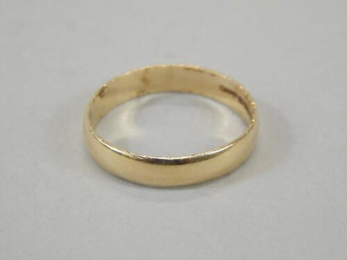 A plain wedding band