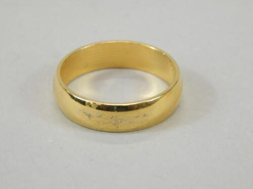 A plain wedding band