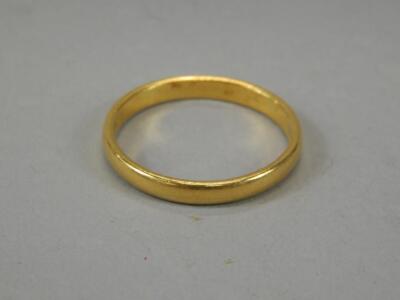 A plain wedding band