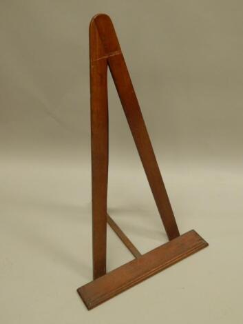 A mahogany table easel