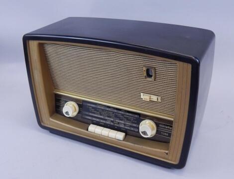 A Murphy type A574 Bakelite radio