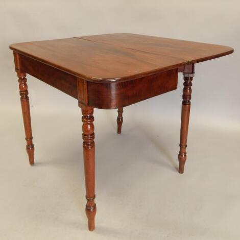 An early 19thC mahogany tea table